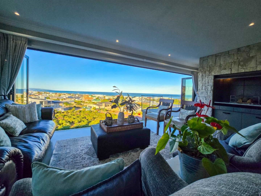 2 Bedroom Property for Sale in Stilbaai Oos Western Cape